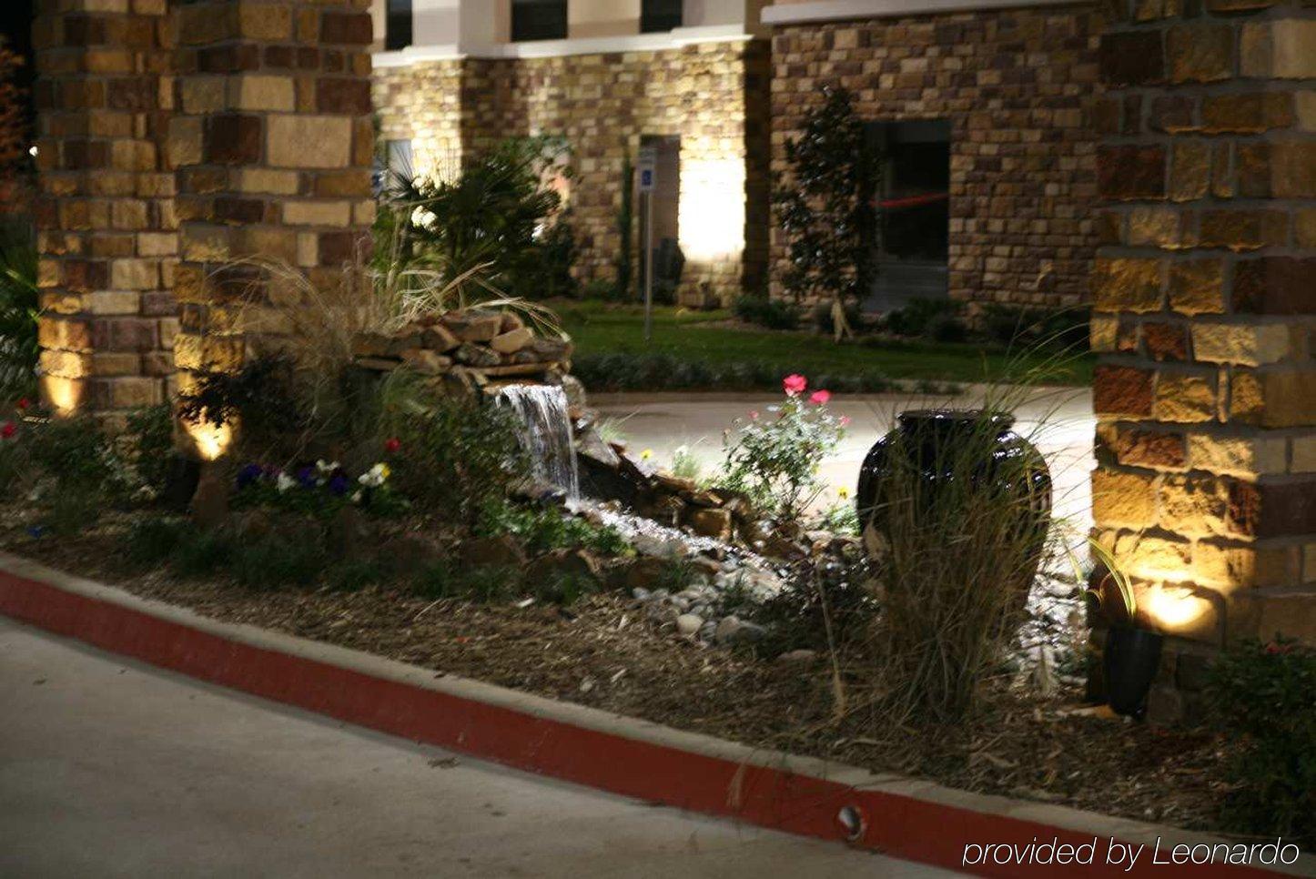 Hampton Inn & Suites Fort Worth/Forest Hill Exterior photo